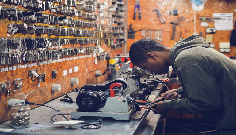 3 Best Car Keys Reprogram Tools Every Locksmith Must Have